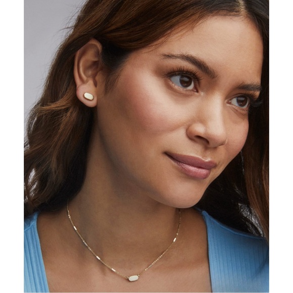 KENDRA SCOTT • Fern Pendant Gold Necklace - Picture 2 of 5